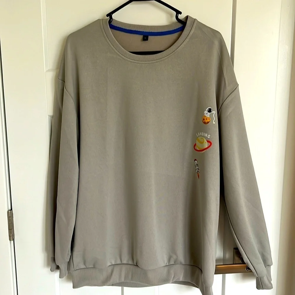 Oversized grey pullover sweater